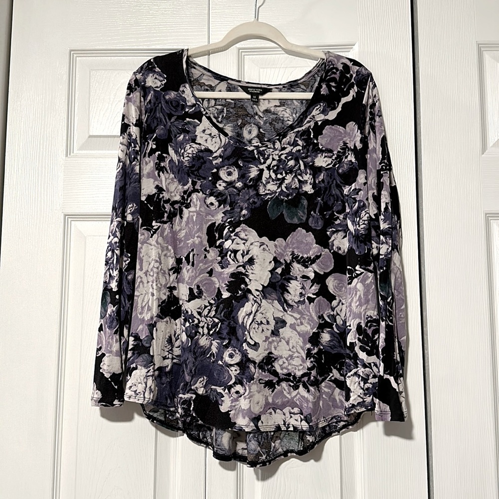 Simply Vera Verawang, long sleeve, floral blouse.